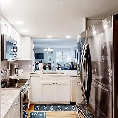 2120 Beach Wood